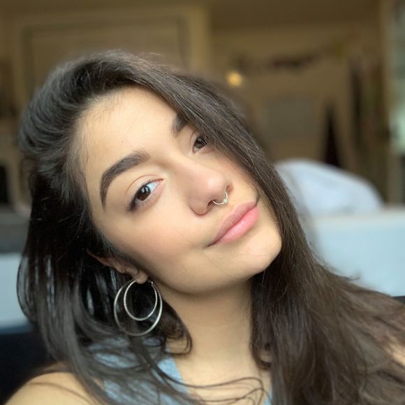Profile Picture of Azia Matters (@aziamatters) on Poshmark