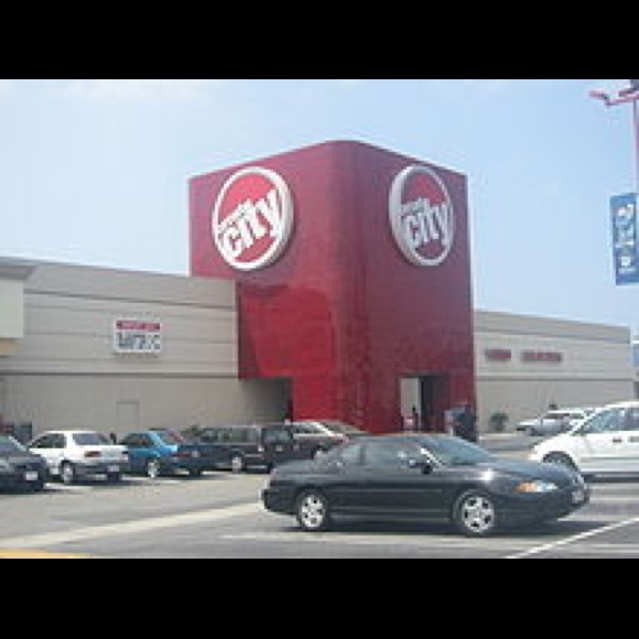 Profile Picture of Ryan Mcsheffrey (@nw_circuit_city) on Poshmark