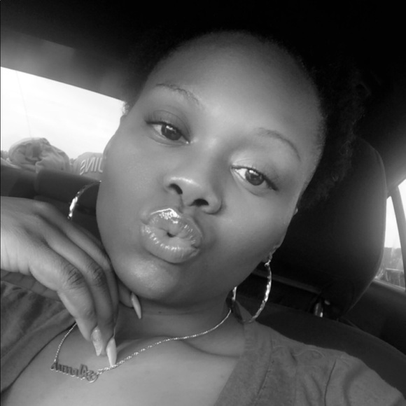 Profile Picture of Alexus Bovain (@kizzette29) on Poshmark