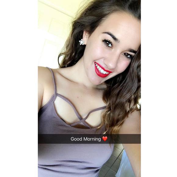 Profile Picture of Savannah Hobbs (@savannahhobbs1) on Poshmark