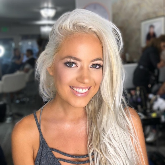 Profile Picture of Danielle Hillier (@dani_marie13) on Poshmark