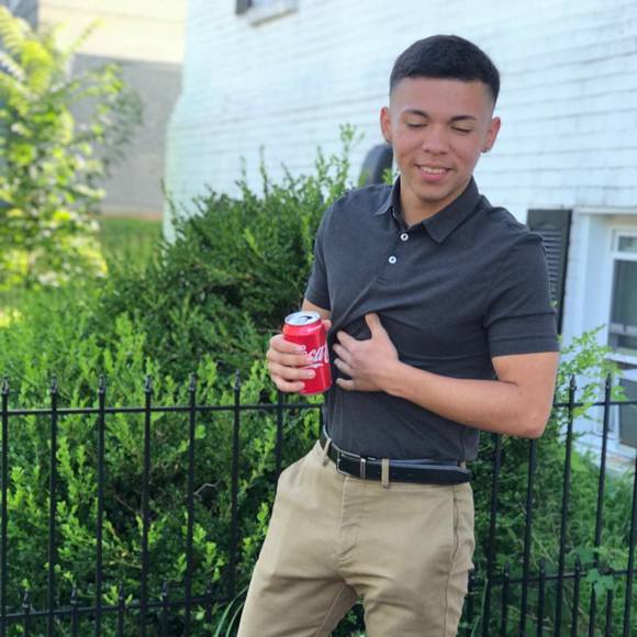 Profile Picture of Alex Perdomo (@alexperdomo524) on Poshmark