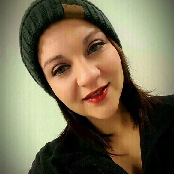 Profile Picture of Autum Becht (@autumb) on Poshmark