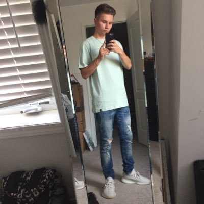 Profile Picture of ΔLΣXΔNDΣR♞ (@alex_grella) on Twitter