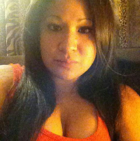 Profile Picture of Noemi Zepeda (@zepnoemi) on Poshmark