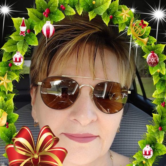 Profile Picture of Paula Fischer (@paulafischer972) on Poshmark