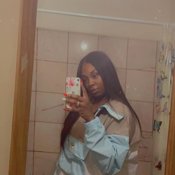 Profile Picture of Shae Jones (@shaejones94) on Poshmark
