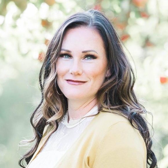 Profile Picture of Rachelle Bailey (@rbailey7) on Poshmark