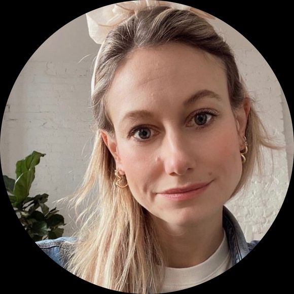 Profile Picture of Annemarie Shoemaker (@eiramenna) on Poshmark