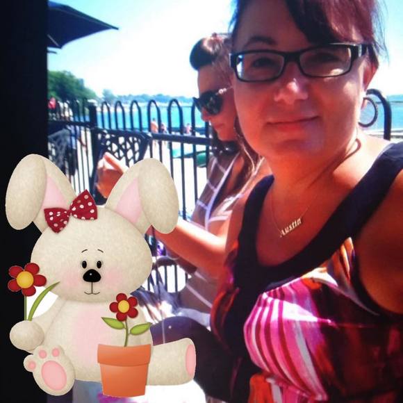 Profile Picture of Lisa Chalmers (@lisa_chalmers) on Poshmark