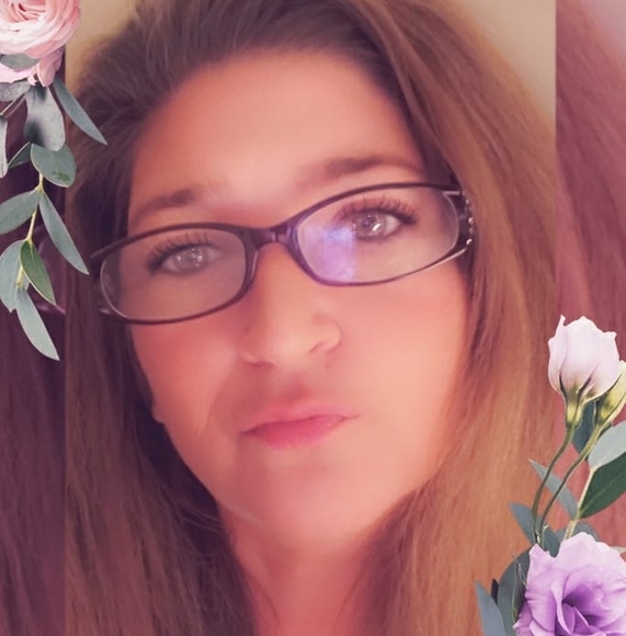 Profile Picture of Dawn Hilton (@dawn21222) on Poshmark