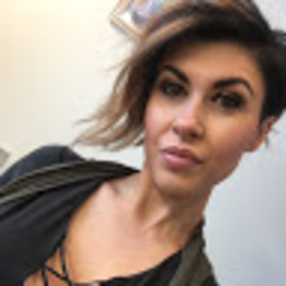 Profile Picture of Tannis T (@tth2012) on Poshmark