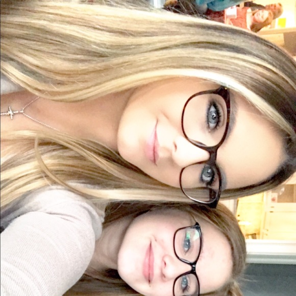 Profile Picture of Kelsi Poules (@kelsibuchanan) on Poshmark