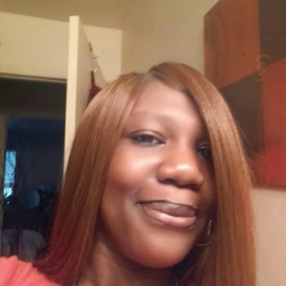 Profile Picture of Devin Ball (@deelovingme) on Poshmark