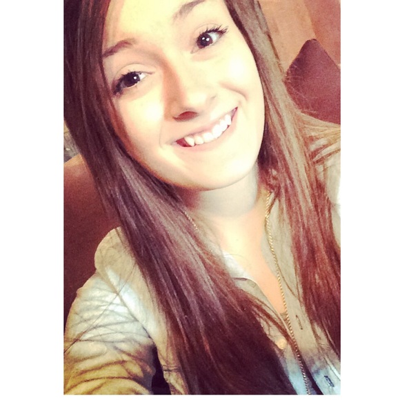 Profile Picture of Carissa Brozovich (@carissa_rene) on Poshmark