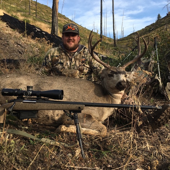 Profile Picture of Austin Moe (@bigamoe) on Poshmark