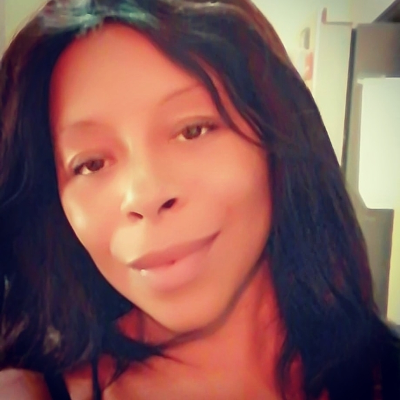 Profile Picture of Carlyne laure Laraque (@carlynelaure) on Poshmark