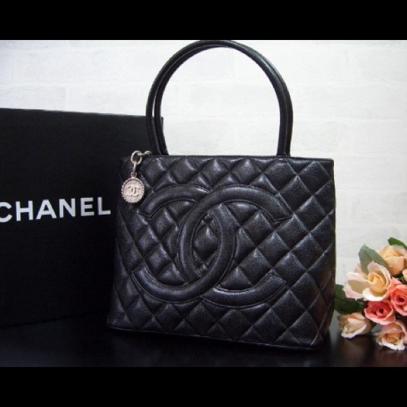 Profile Picture of Joan Davey (@jgd914) on Poshmark