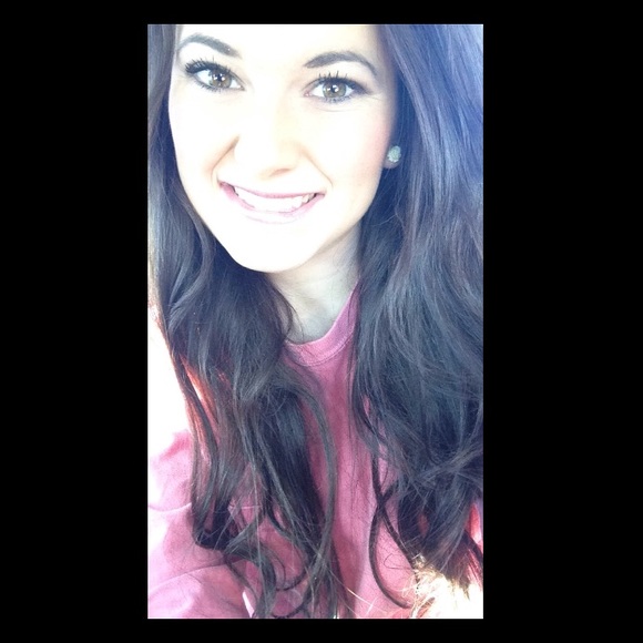 Profile Picture of Kendi Kirkpatrick (@kendilou16) on Poshmark
