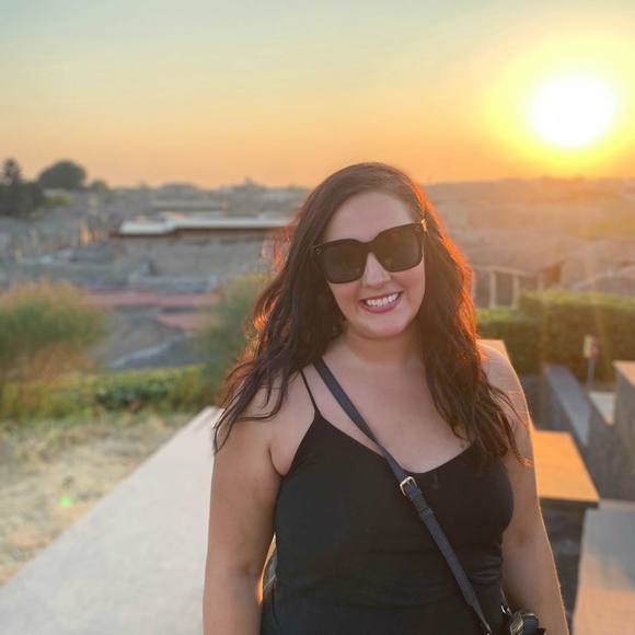 Profile Picture of Beth Helbley (@bethany555) on Poshmark