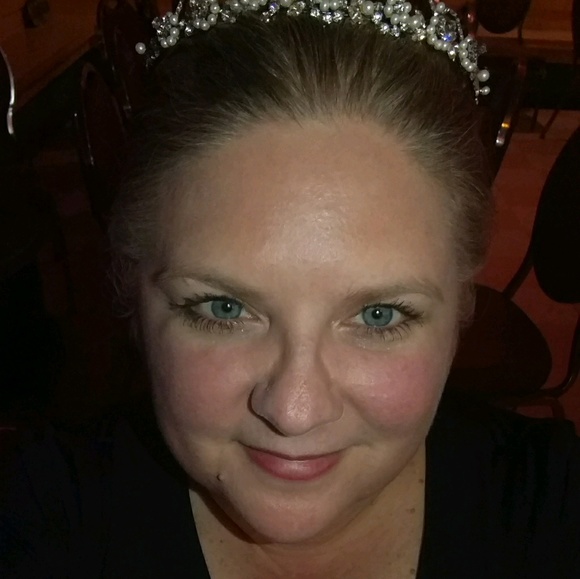 Profile Picture of Danielle Ingraham (@dhbingraham) on Poshmark