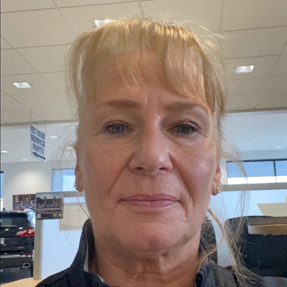 Profile Picture of Lynda Hardrath (@lhardrath) on Poshmark