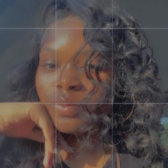 Profile Picture of Tykia Barrett (@tykiabarrett) on Poshmark