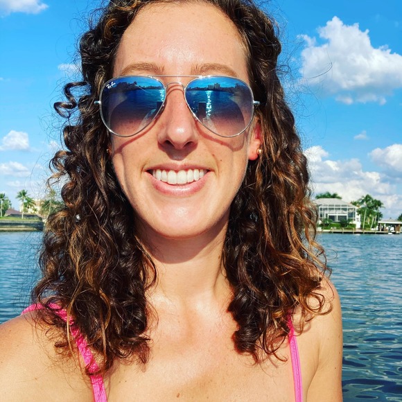 Profile Picture of Rachael Symer (@rasymer) on Poshmark