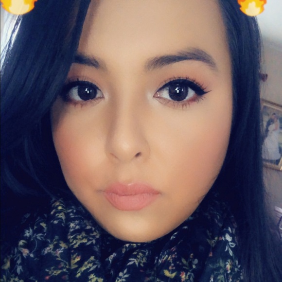 Profile Picture of Joanna Inguanzo (@joannainguanzo) on Poshmark