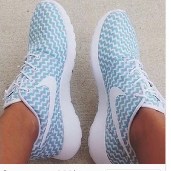 Profile Picture of Alicia Kinsella (@aliciakinsella) on Poshmark