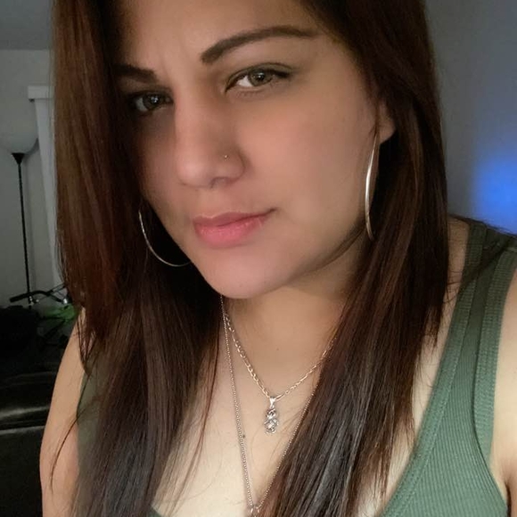 Profile Picture of Martinez Martinez (@pamelacatracha) on Poshmark