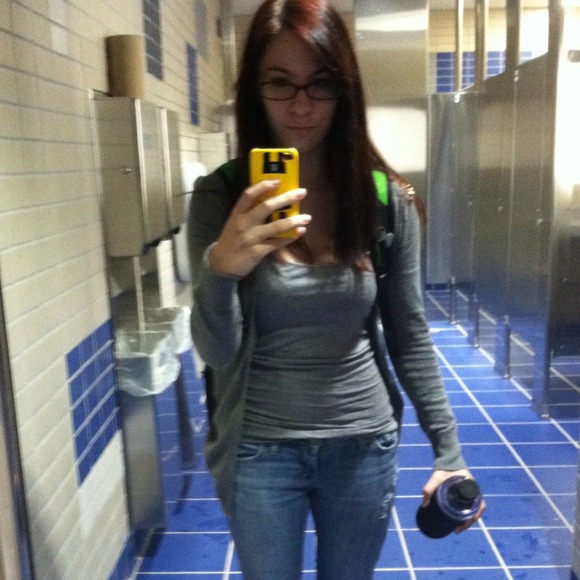 Profile Picture of Amanda Hargash (@mandibambi) on Poshmark