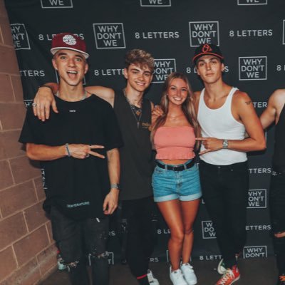 Profile Picture of Erin (@moonIightseavey) on Twitter