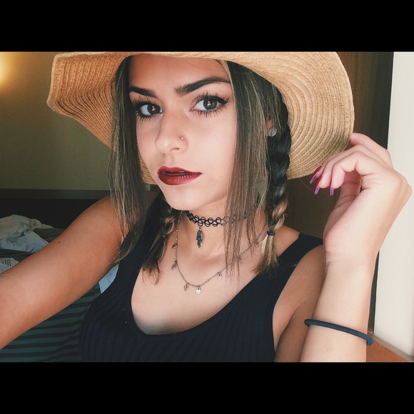 Profile Picture of Nicole Collas (@nicoleannmariex) on Poshmark