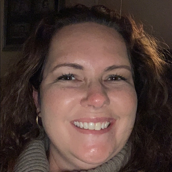 Profile Picture of Amy Fish (@afishhome) on Poshmark