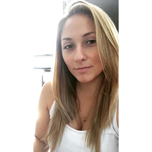 Profile Picture of Alyssa Fetkowitz (@meadow_anne17) on Poshmark