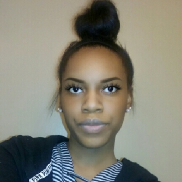 Profile Picture of Chydestiny Threlkeld (@loveee_destiny) on Poshmark