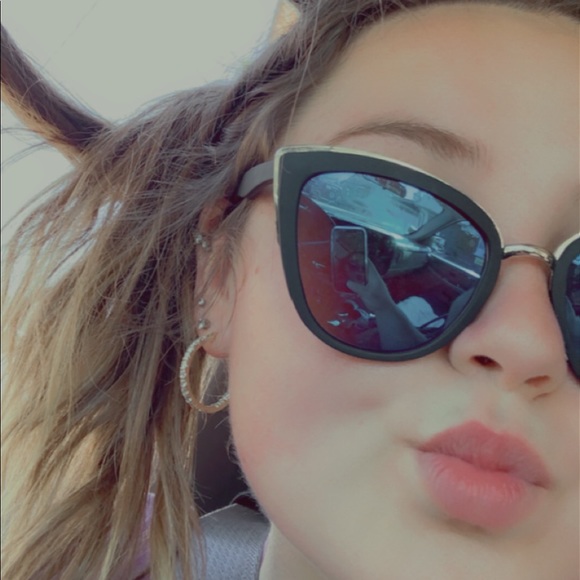 Profile Picture of Tehya Belletto (@typicaltehya) on Poshmark