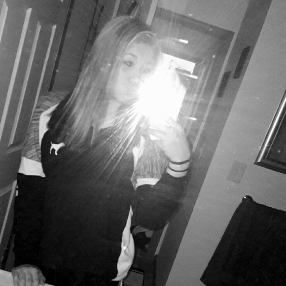 Profile Picture of Graciana Wakolee (@graciana_wakole) on Poshmark