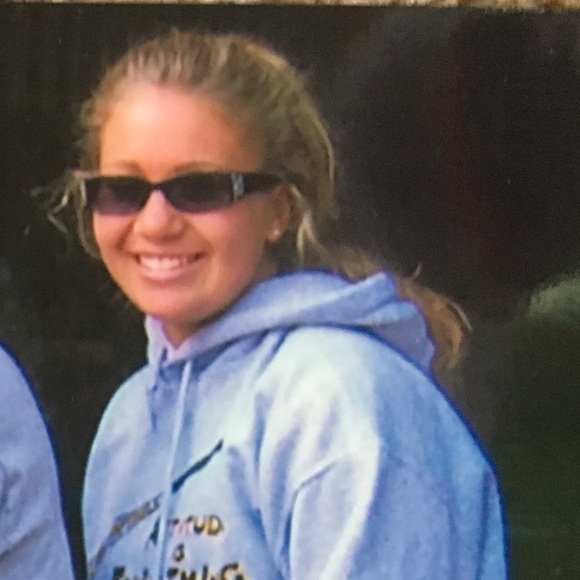 Profile Picture of Ashley Scheberl (@cmxz0097) on Poshmark