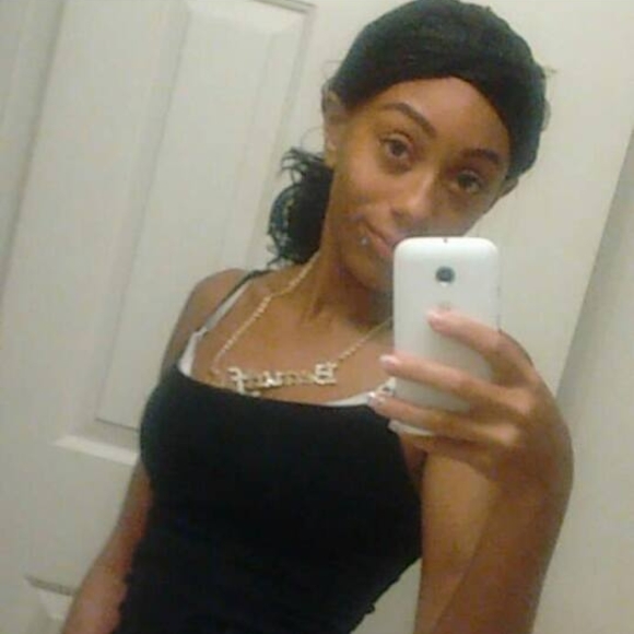 Profile Picture of Gts yanae Lummi (@naeglowup) on Poshmark