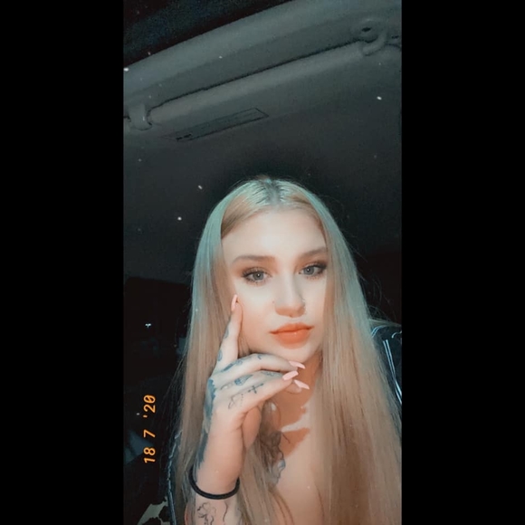 Profile Picture of Alyssa Krisinski (@apkrisinski) on Poshmark