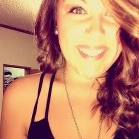 Profile Picture of Brianna Barwick (@brianna_barwick) on Poshmark