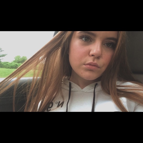 Profile Picture of Izzy Nagle (@isabellenagle) on Poshmark