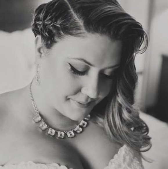 Profile Picture of Amanda Zabrowski (@apzabrowski) on Poshmark