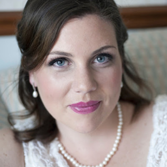 Profile Picture of Amanda Wolfe (@amandawolfe618) on Poshmark