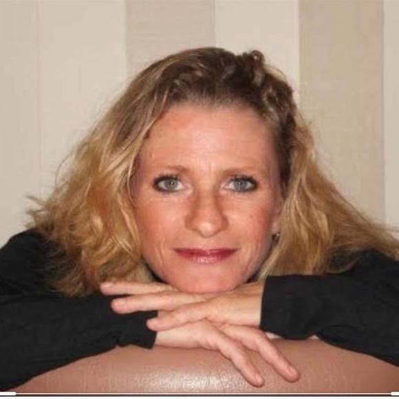 Monique Grosfeld - Poshmark Profile Picture of Monique Grosfeld (@moniquegrosfeld) on Poshmark