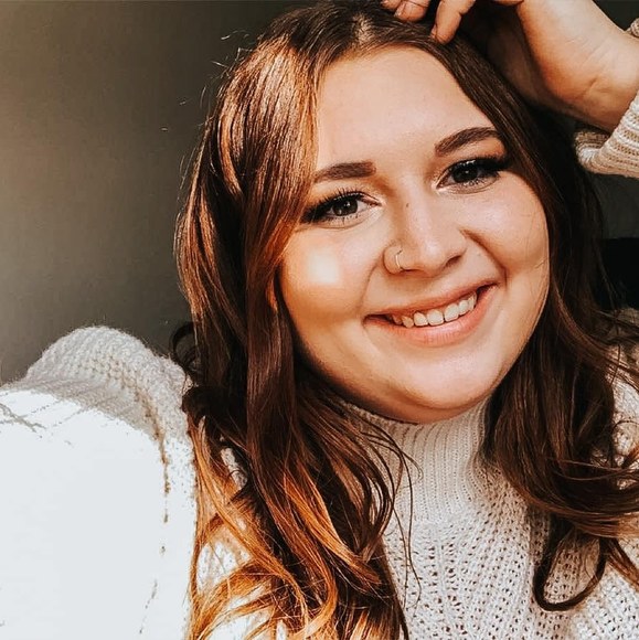 Profile Picture of Morgan Pelinsky (@mpelinsky98) on Poshmark