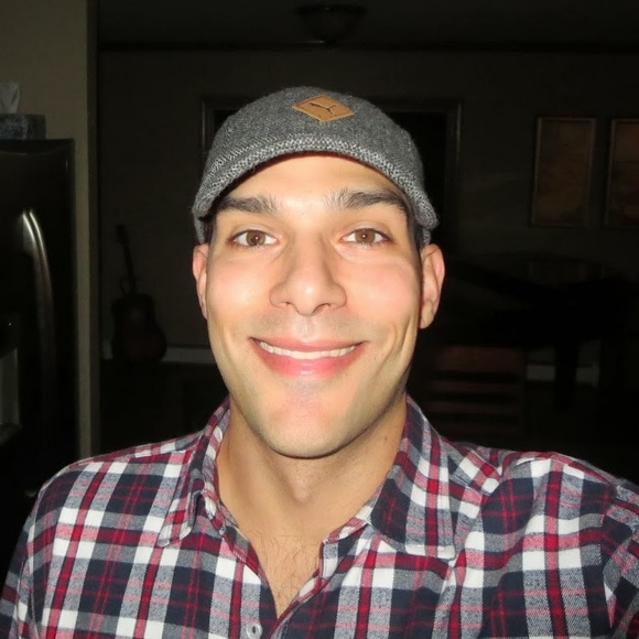 Profile Picture of Aaron Breidenbach (@abreidenbach) on Poshmark