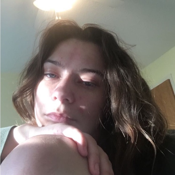 Profile Picture of Ahriana Eyerman (@ahri_e) on Poshmark